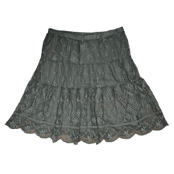 Elegant Gray Lace Skirt - Picture 2 of 3